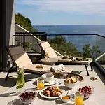Sound Of The Sea - With Sea Access Apartment
