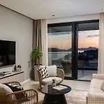 Sound Of The Sea - With Sea Access Apartment